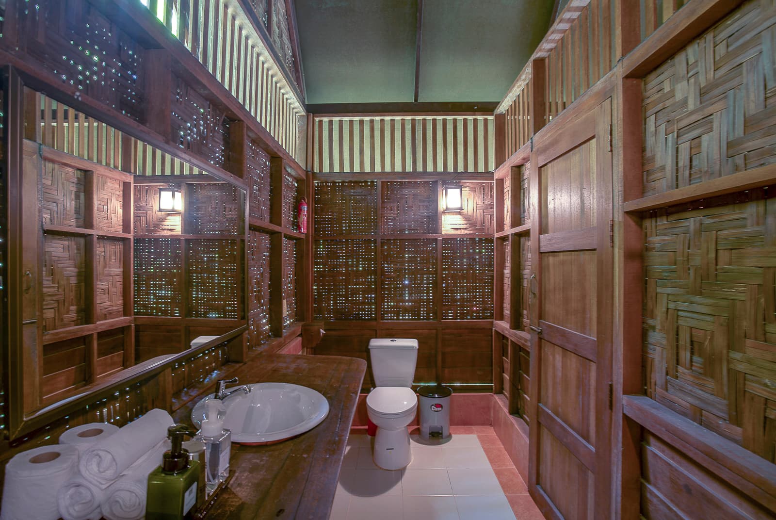 Cliff bungalow bathroom