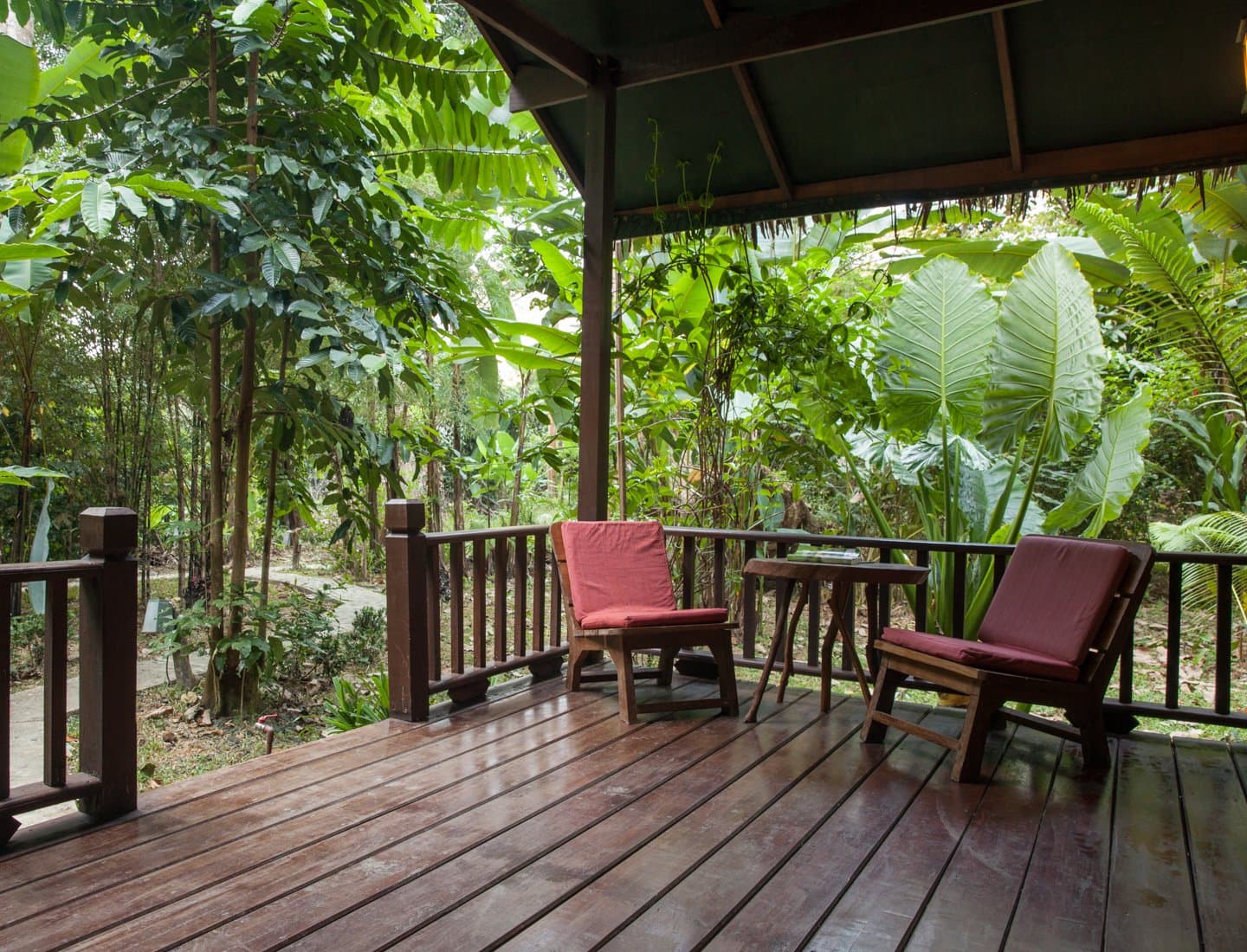 Garden bungalow deck