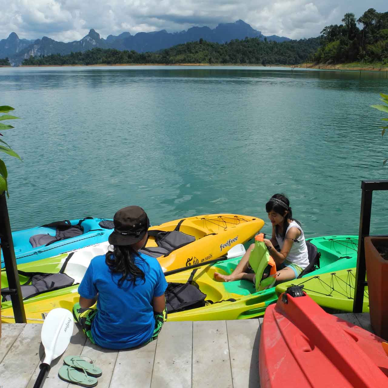 Kayaking on Cheow Larn lake